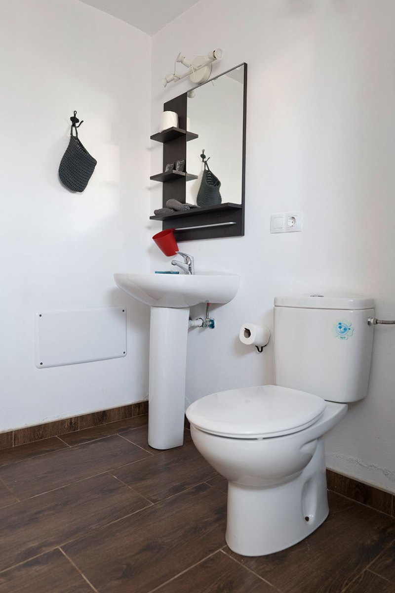 A02-07-Bagno04-P1023787-Las-Casitas-Rusticas-Lanzarote A02-07-Bagno04-P1023787-Las-Casitas-Rusticas-Lanzarote