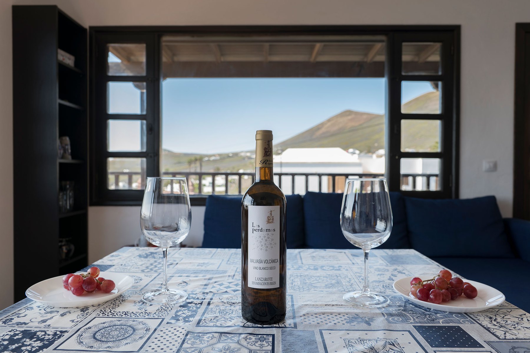 A04-03a-Tavolo-bottiglia2biccP1023647-Las-Casitas-Rusticas-Lanzarote A04-03a-Tavolo-bottiglia2biccP1023647-Las-Casitas-Rusticas-Lanzarote